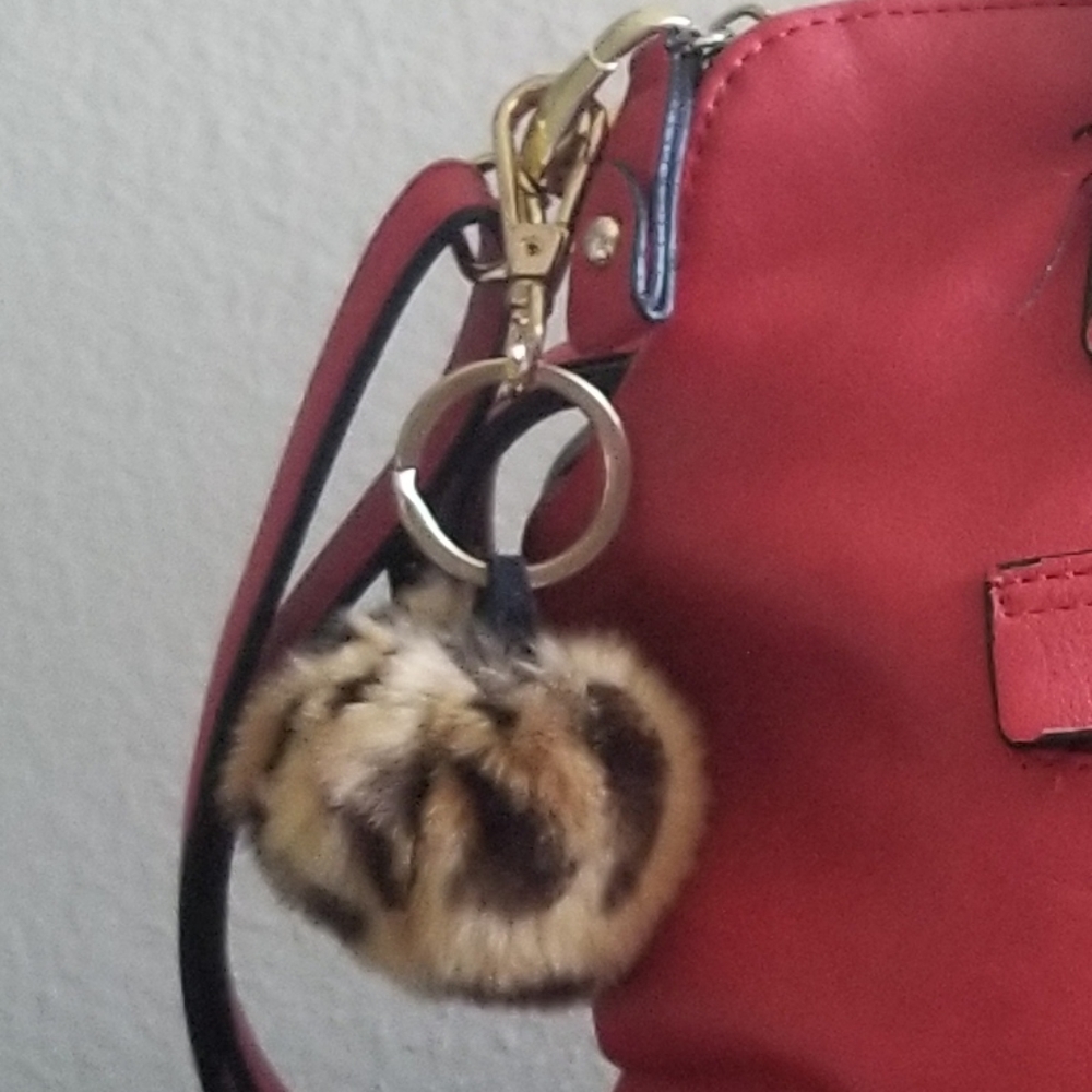 ‼💯Real Fur Pom Keychain ‼ - Picture 4 of 7